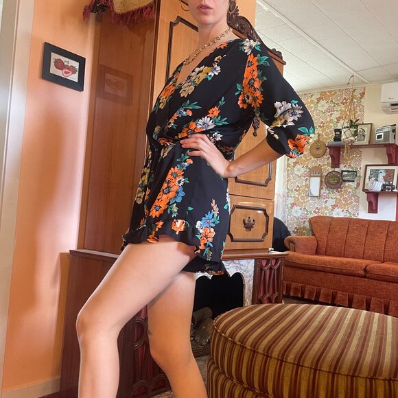 Floral plunge V neck Romper! - Picture 10 of 16